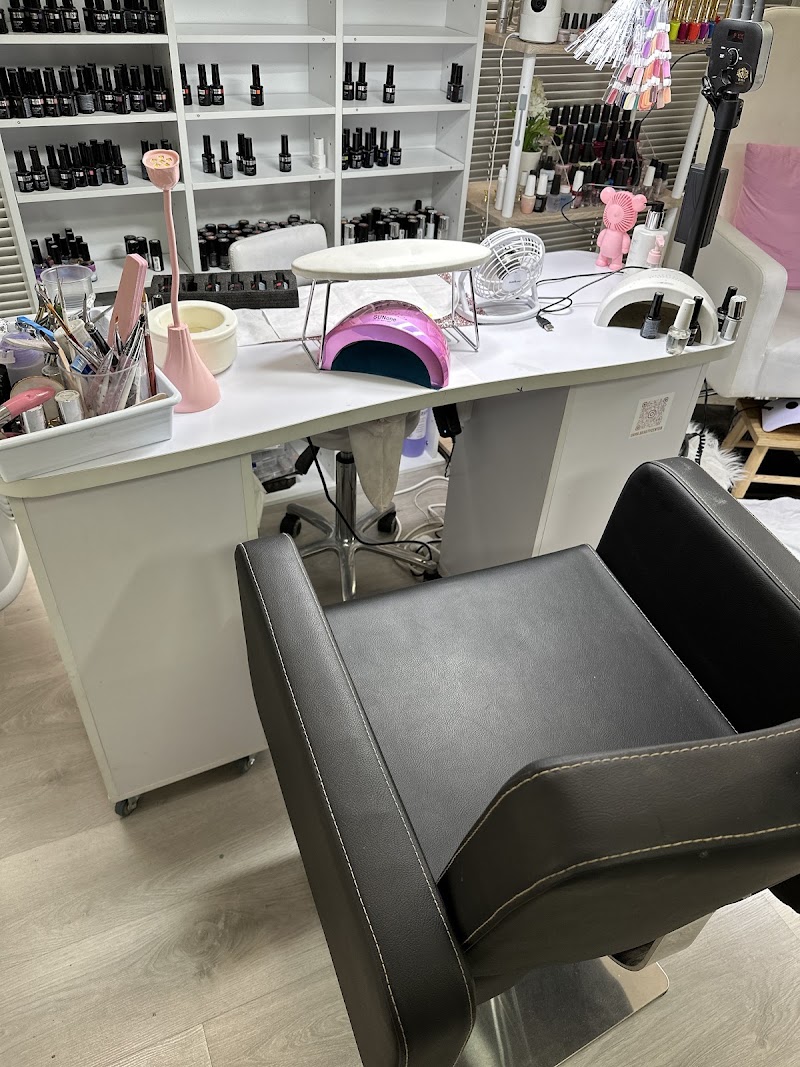 Pedicura,Manicura, especialista en Cejas, Depilacion, corte diseño mujer, DAMA BEAUTY - foto 3