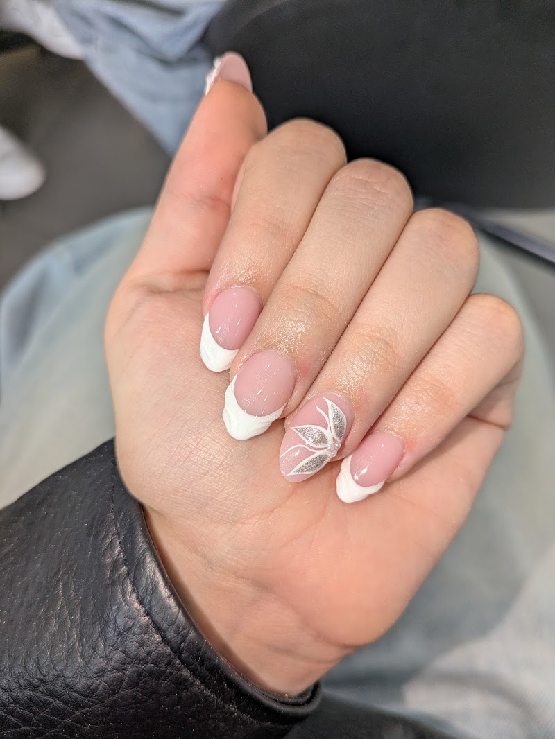 PURE NAIL BAR SANTA EULÀLIA