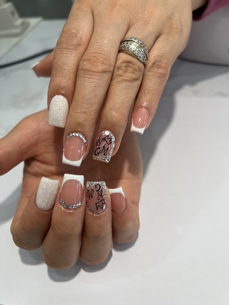 PURE NAIL BAR SANTA EULÀLIA - photo 2
