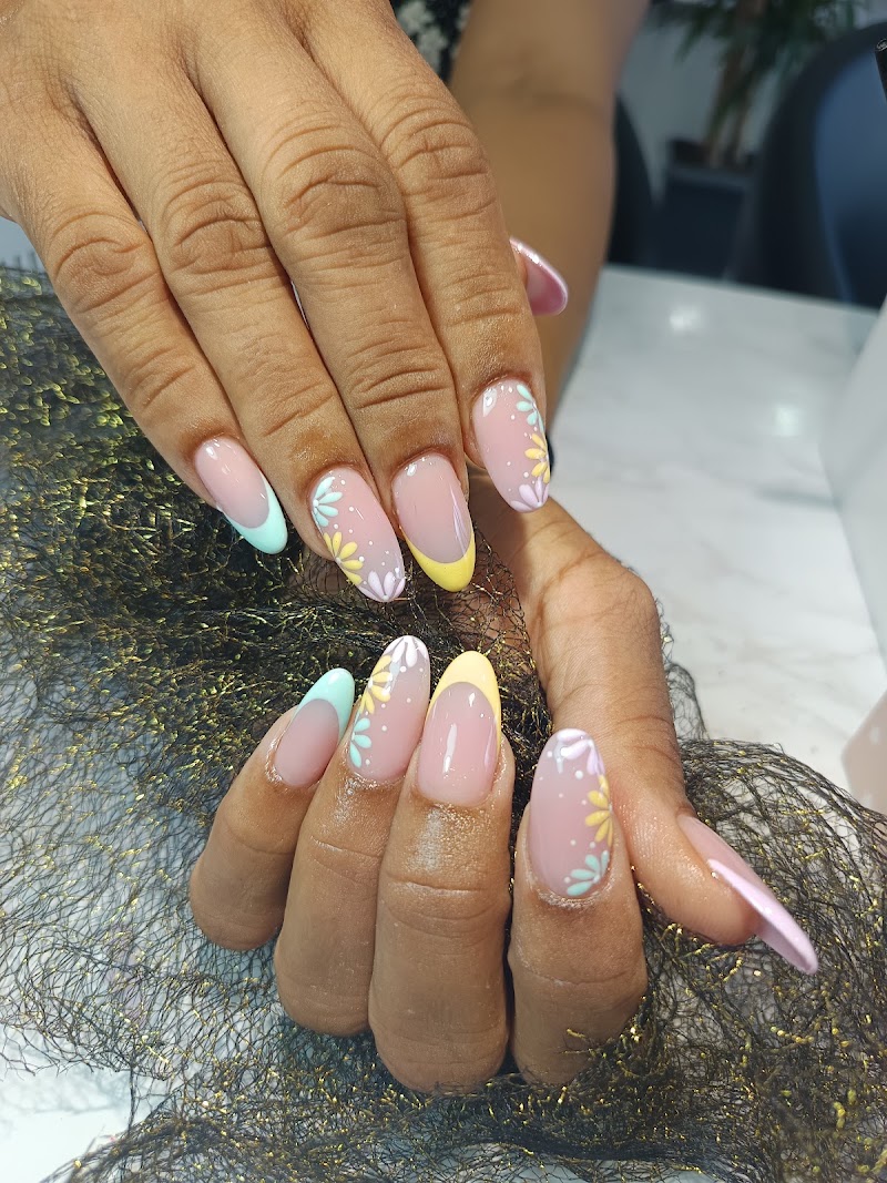 PURE NAIL BAR SANTA EULÀLIA - photo 3