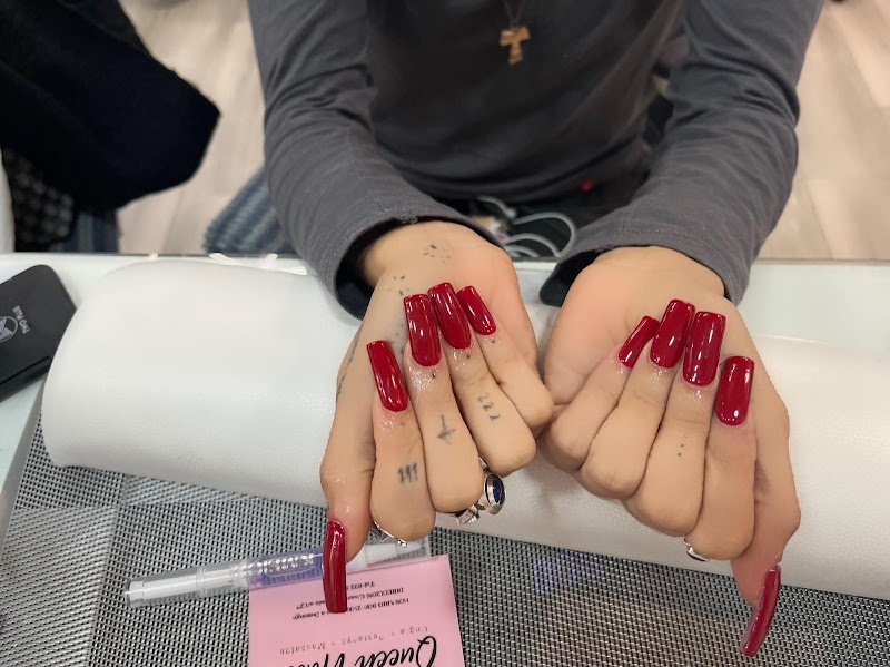 QUEEN NAiLs