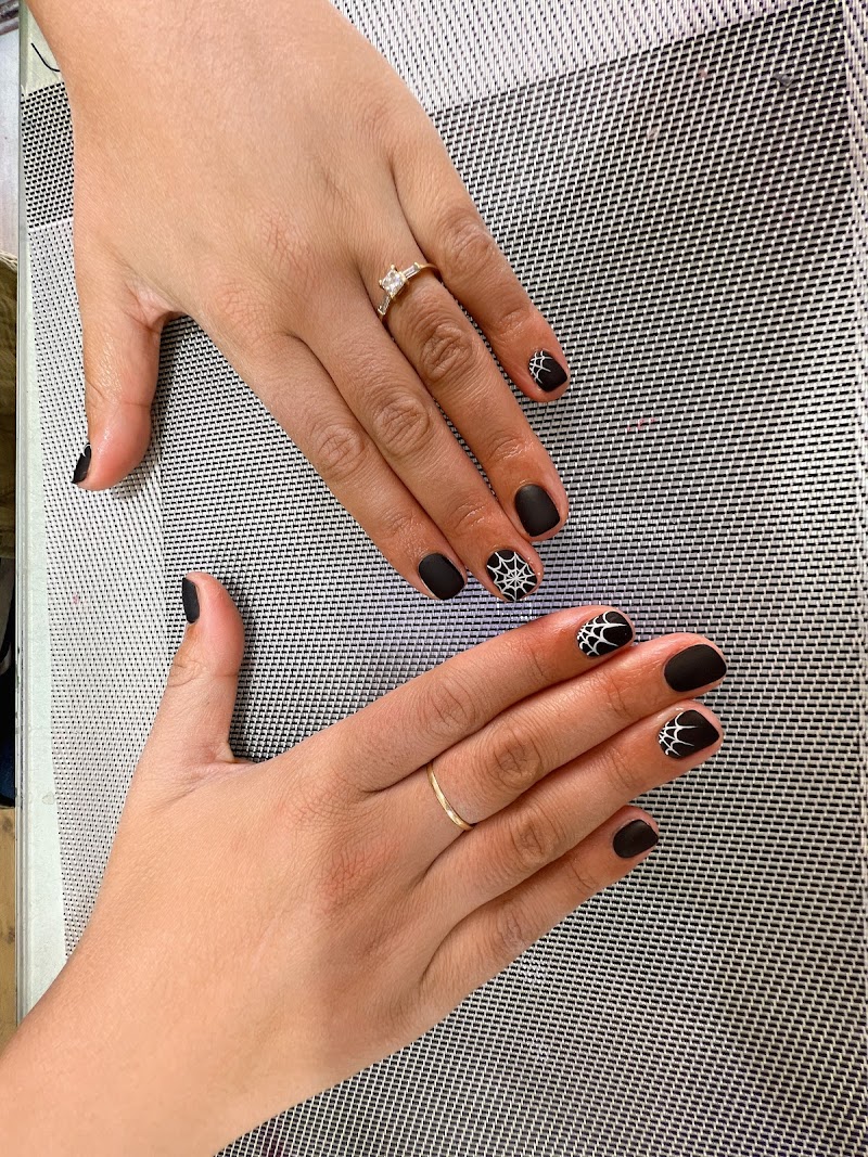 sisters nails - foto 5