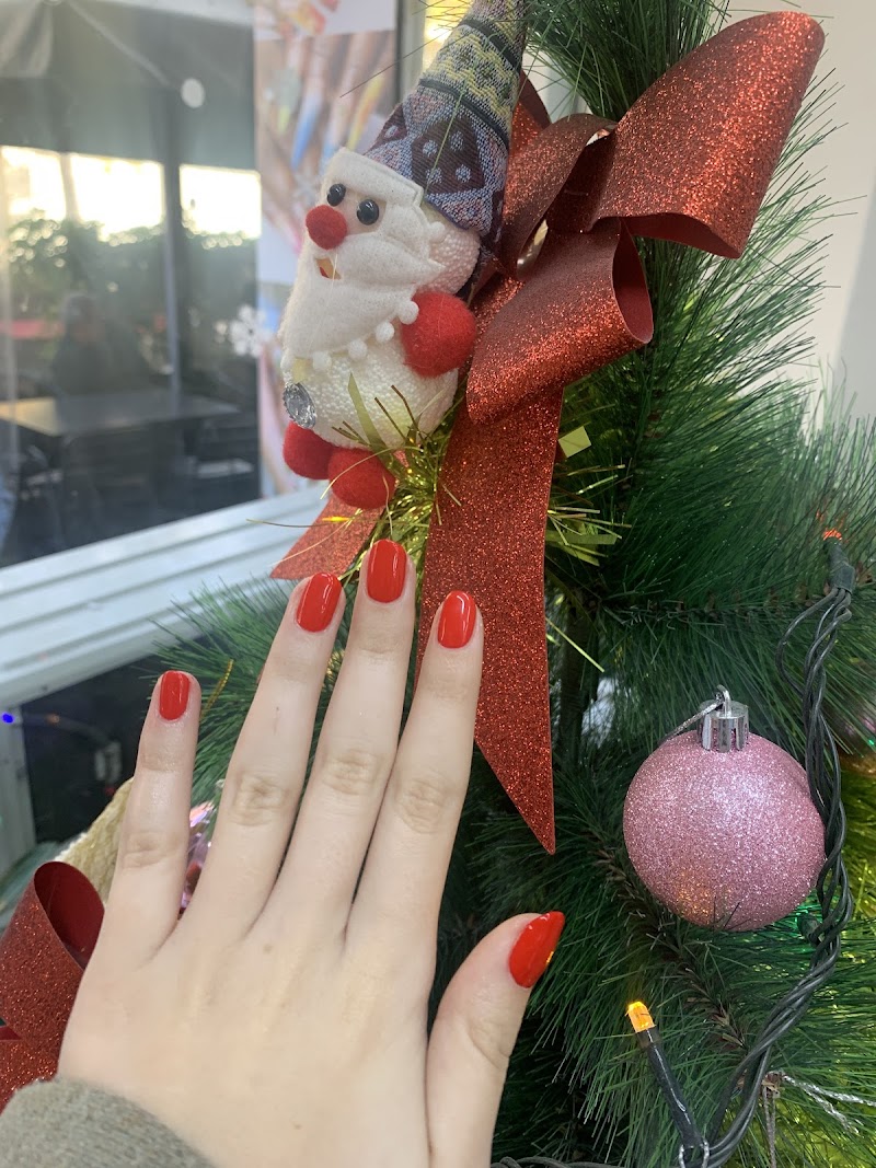 TONI NAILS 1