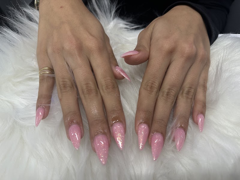 TONI NAILS 3 - foto 2