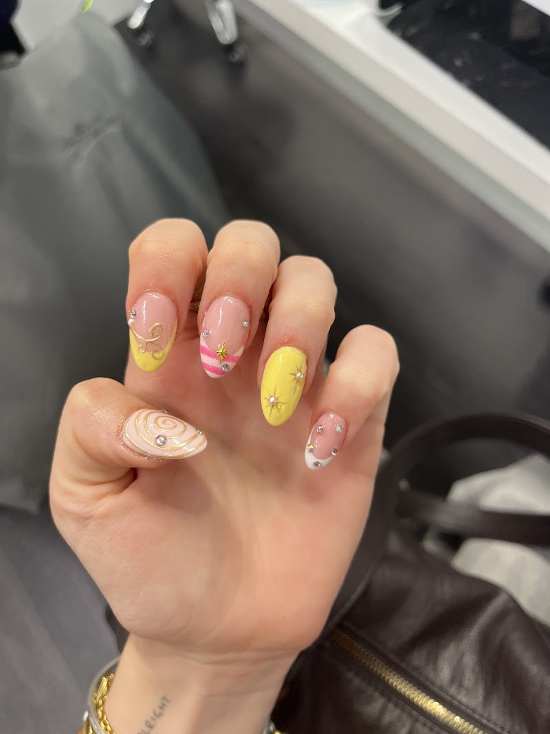 TONI NAILS 3 - foto 3