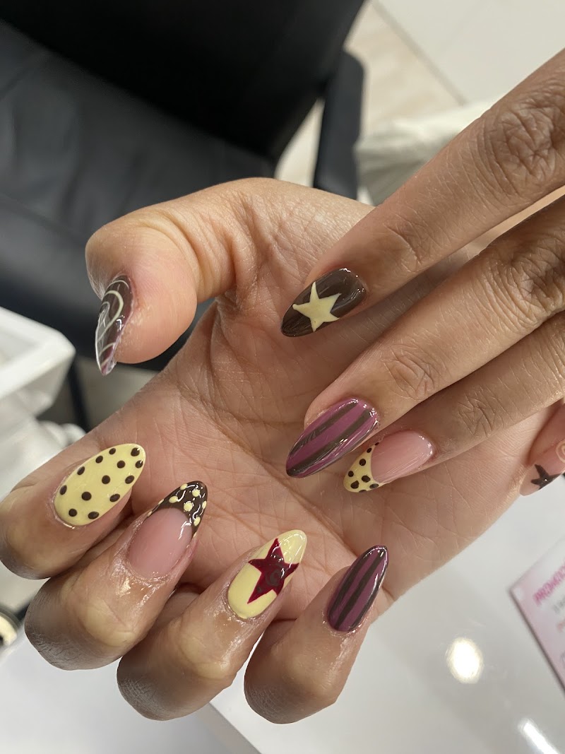 TONI NAILS 4 - foto 5