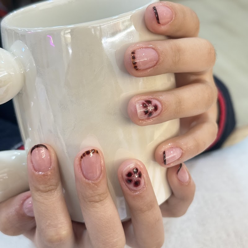 VIVIENNE NAILS II