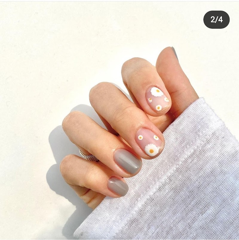 Vivienne nails sarria