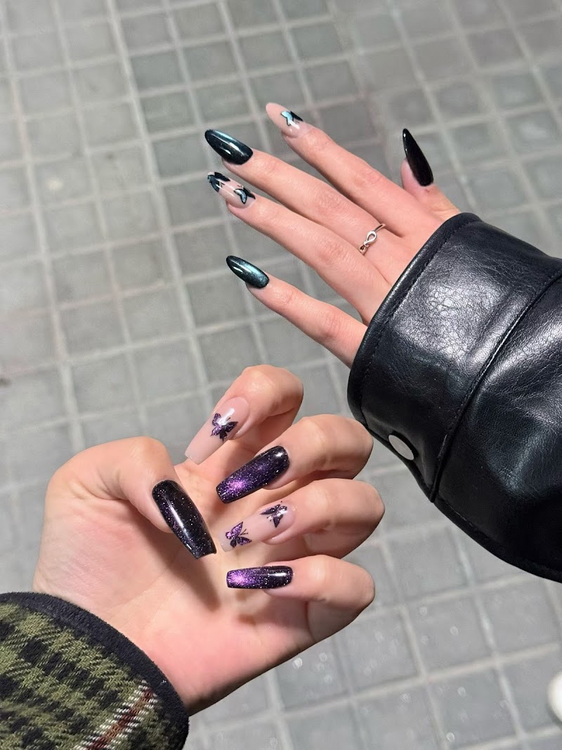 Yumi Nails